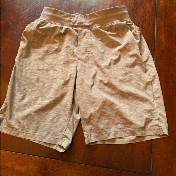 Lululemon Men’s size Small 7” liner-less Gray Short - Picture 2 of 3